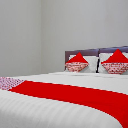 Oyo 117 Blueberry Homestay Giacarta Esterno foto