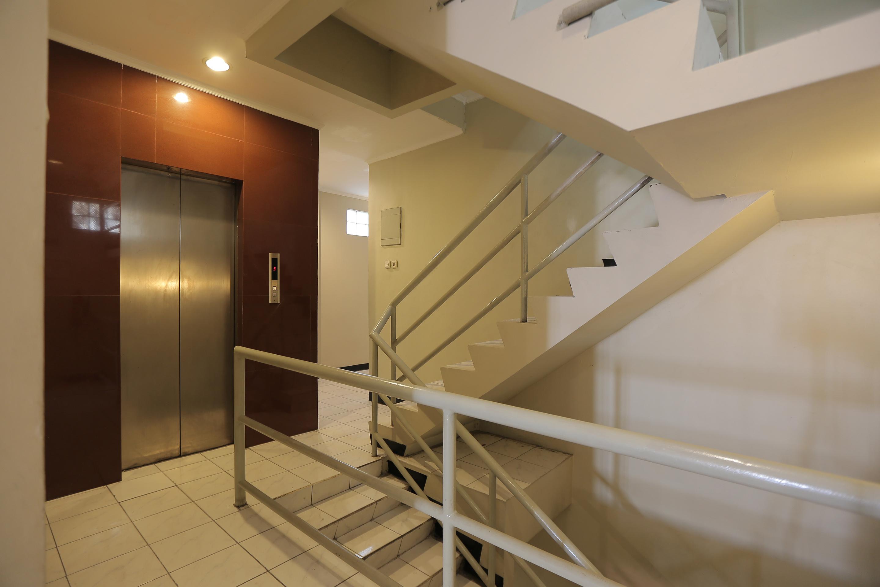 Oyo 117 Blueberry Homestay Giacarta Esterno foto
