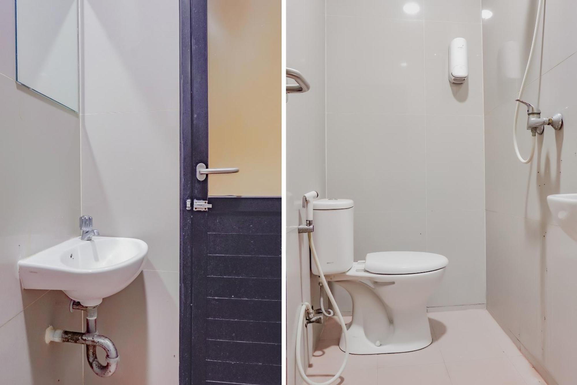 Oyo 117 Blueberry Homestay Giacarta Esterno foto