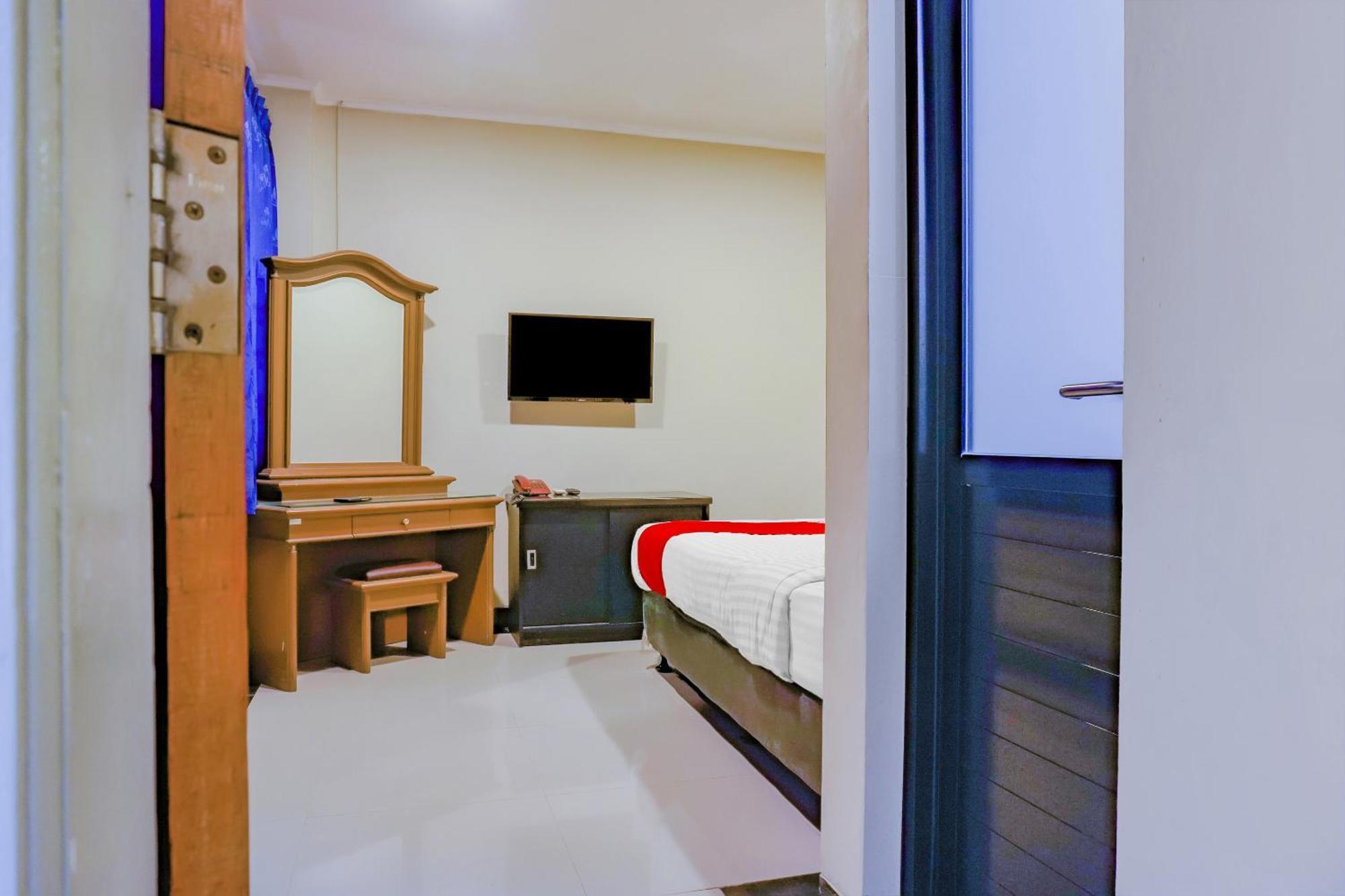 Oyo 117 Blueberry Homestay Giacarta Esterno foto