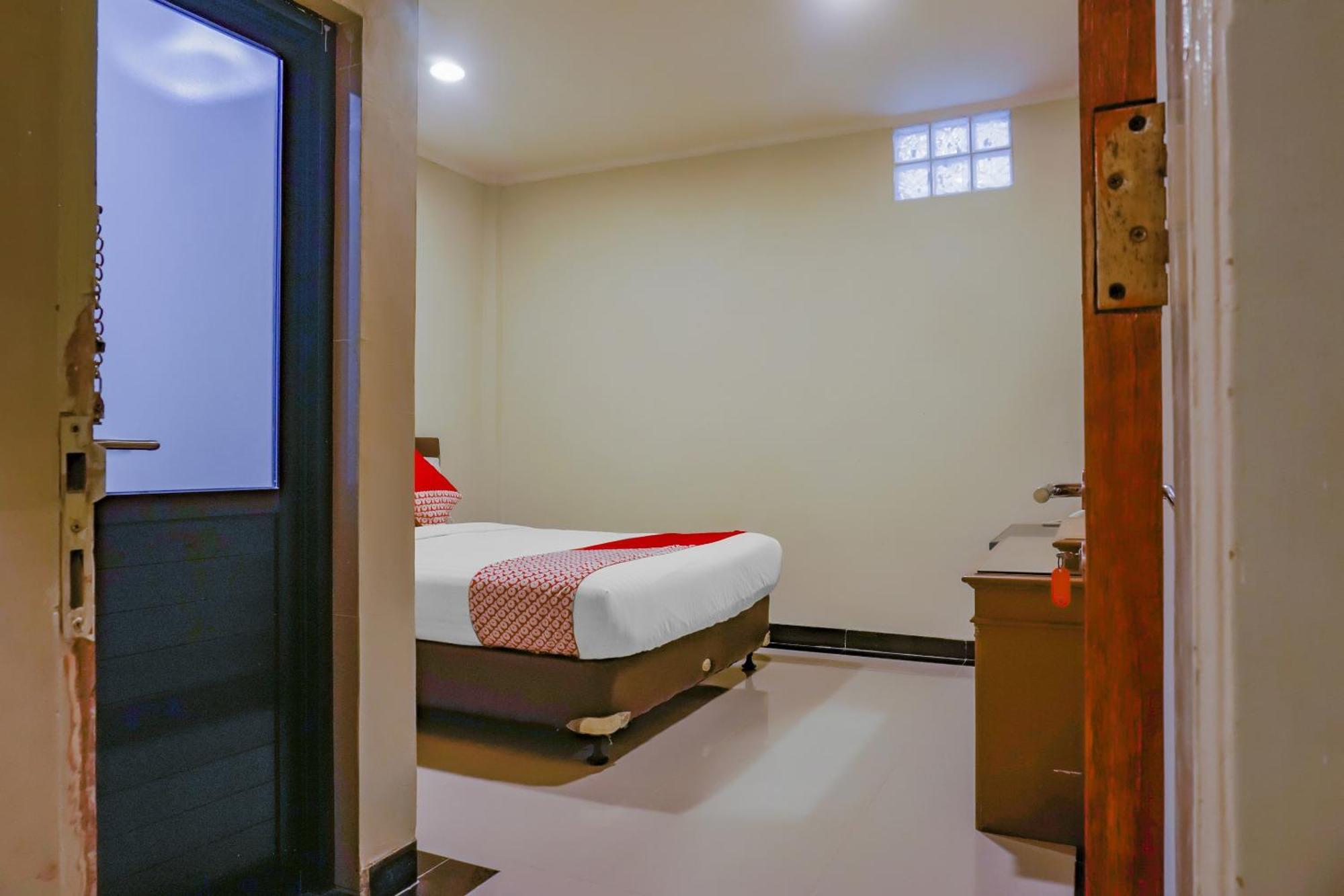 Oyo 117 Blueberry Homestay Giacarta Esterno foto