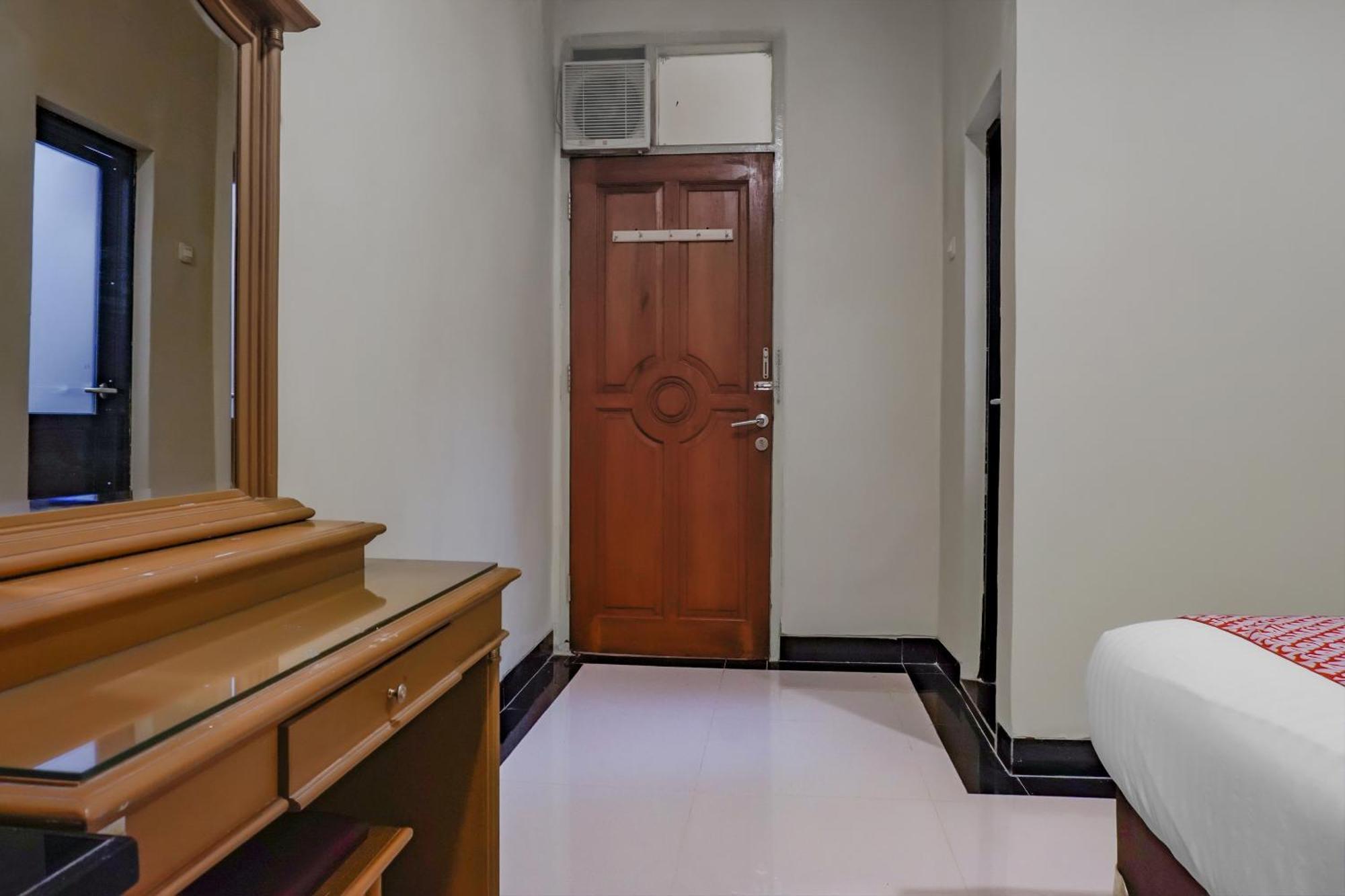 Oyo 117 Blueberry Homestay Giacarta Esterno foto
