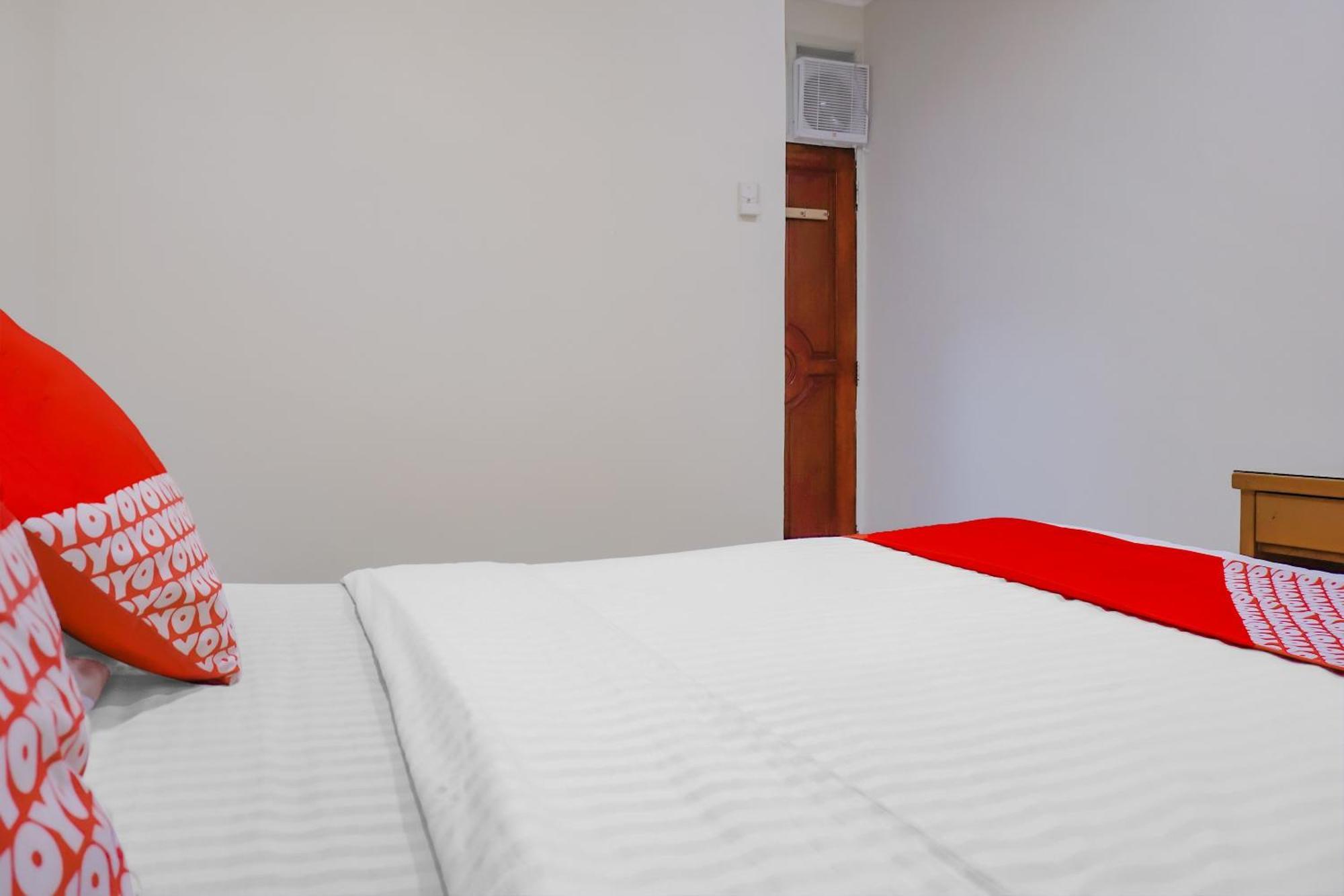 Oyo 117 Blueberry Homestay Giacarta Esterno foto