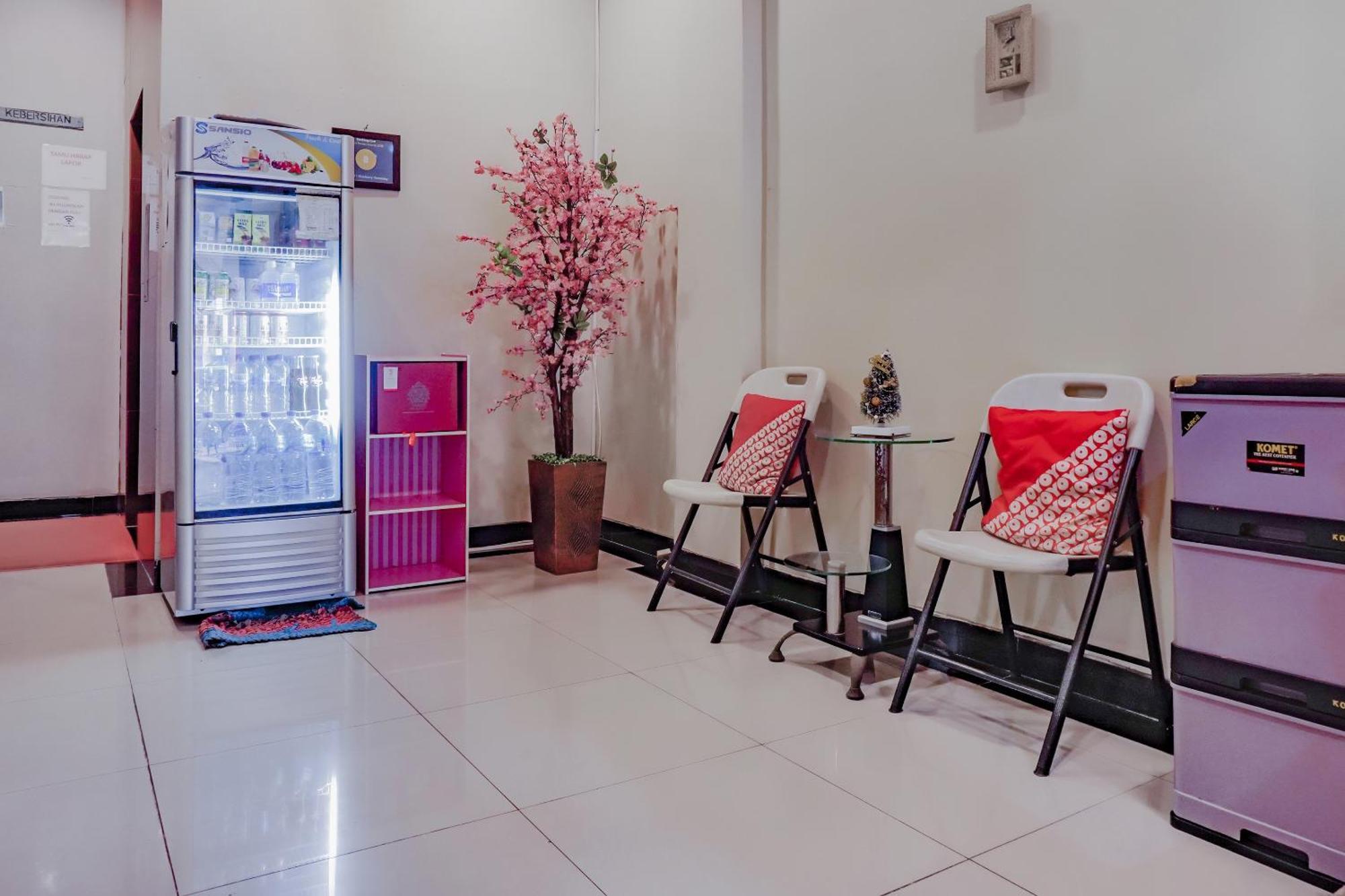 Oyo 117 Blueberry Homestay Giacarta Esterno foto
