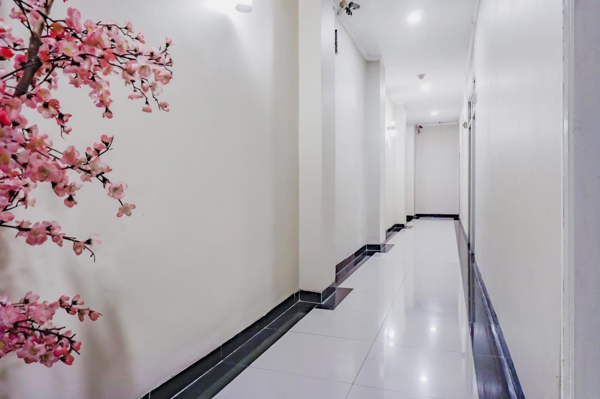 Oyo 117 Blueberry Homestay Giacarta Esterno foto