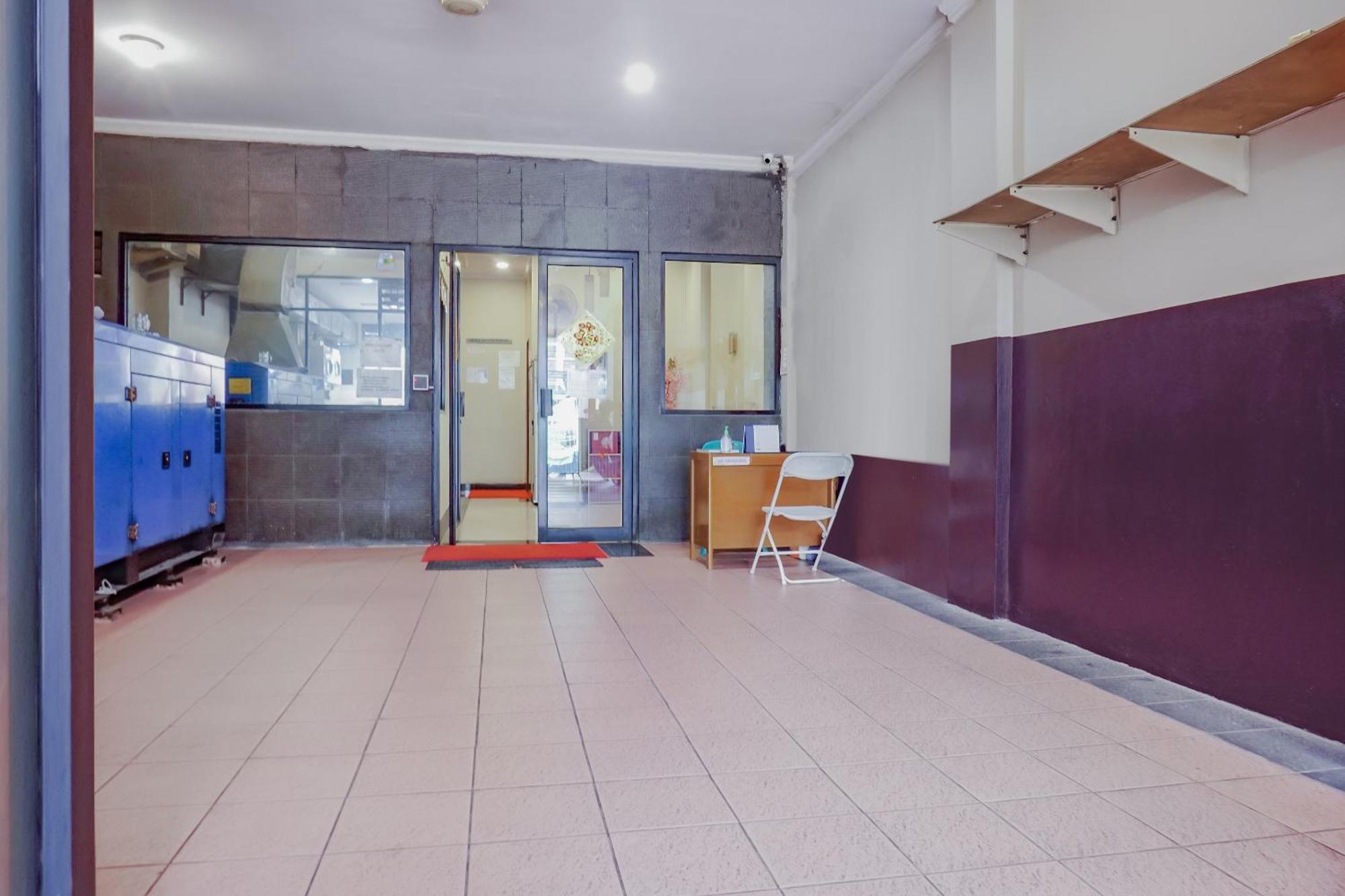 Oyo 117 Blueberry Homestay Giacarta Esterno foto