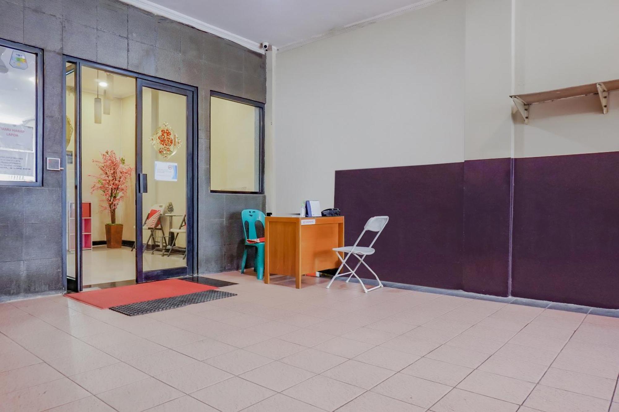 Oyo 117 Blueberry Homestay Giacarta Esterno foto