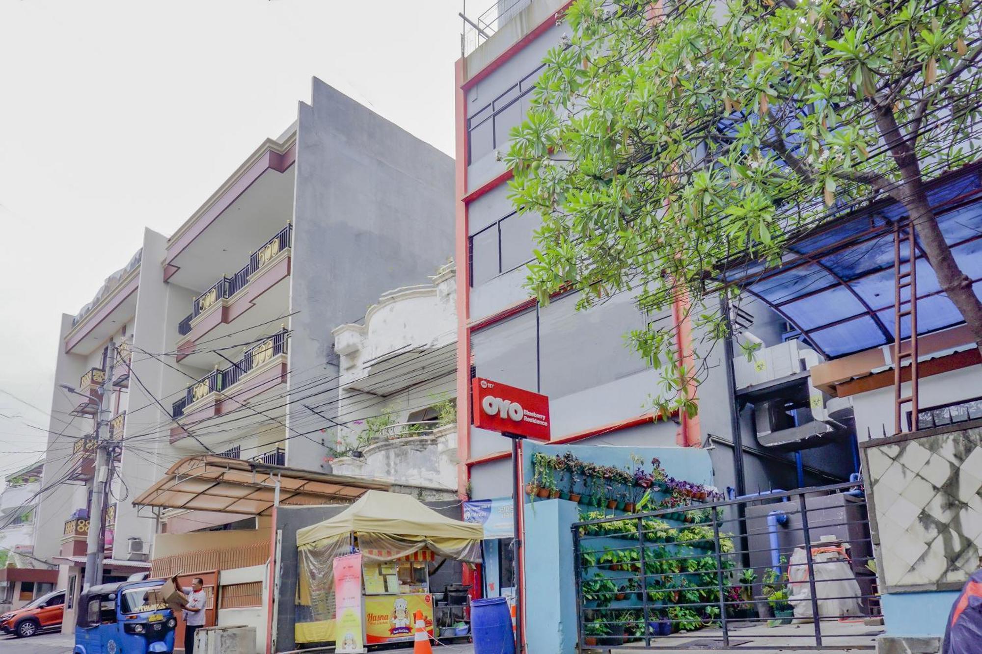Oyo 117 Blueberry Homestay Giacarta Esterno foto